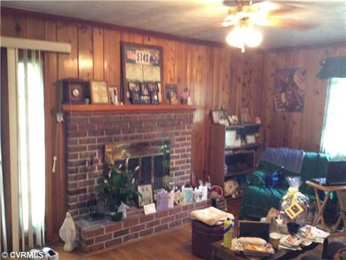 Den/Family/Great Room - Cozy Family Room with Fire
