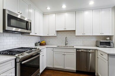 2733 N Janssen Ave unit B, Chicago, IL 60614 - photo 4