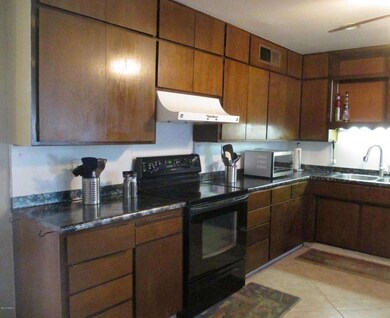 08 Kitchen-002
