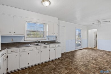 2111 Shady Lane Cir NW, Huntsville, AL 35810 - photo 5