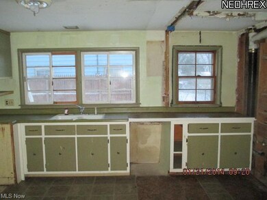 607 Irving Park Blvd, Sheffield Lake, OH 44054 - photo 3