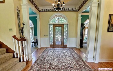 Grand entry with beautiful crown molding.