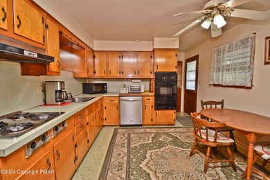 115 Hemlock Rd, Stroudsburg, PA 18360 - photo 6