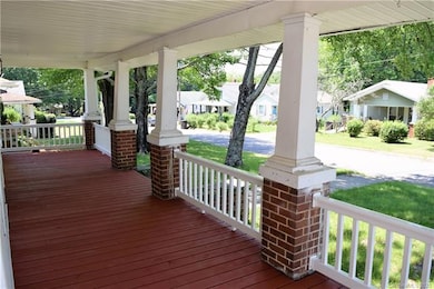 223 Maple St, Statesville, NC 28677 - photo 5