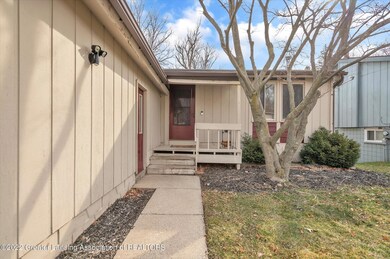 2731 Aurora Dr, Lansing, MI 48910 - photo 3