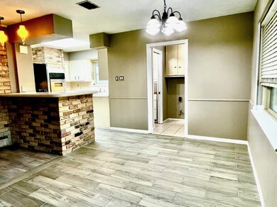 5918 Lawn Ln, Houston, TX 77088 - photo 4