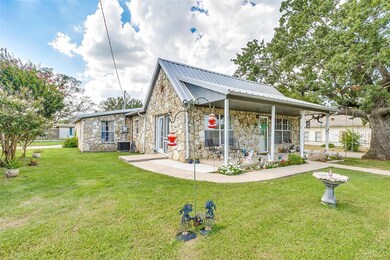 200 S Ewing St, Boyd, TX 76023 - photo 2