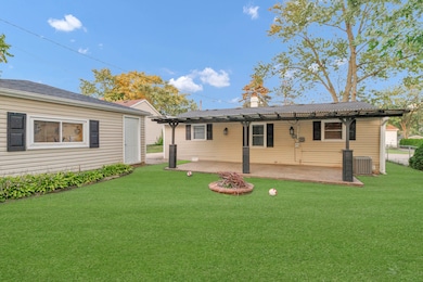 512 Tyler Dr, Carpentersville, IL 60110 - photo 4