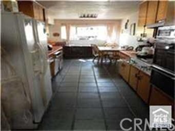 open kitchen lots of space