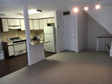 3918 Victory Blvd unit 3920, Staten Island, NY 10314 - photo 5