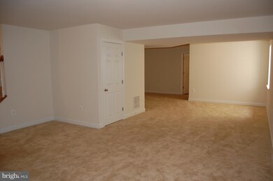 25204 Crested Wheat Dr, Aldie, VA 20105 - photo 4