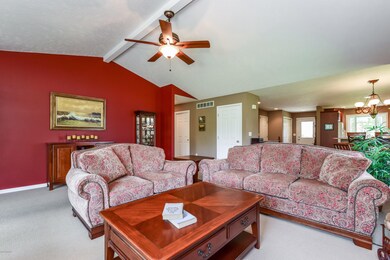 007-Living_Room-4609393-large