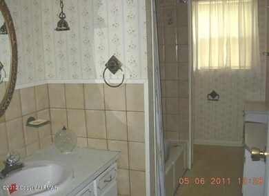 576 Knauss Rd, Nazareth, PA 18064 - photo 5