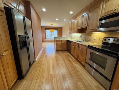 8 Reggie Way unit B, Broad Brook, CT 06016 - photo 5