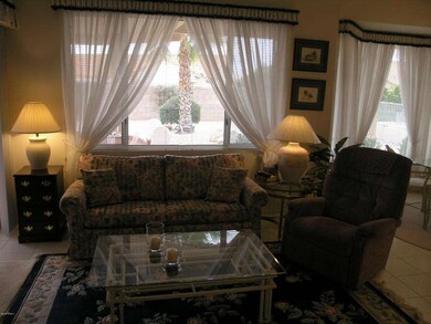 Living room 4