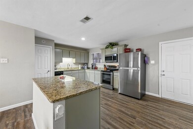 2584 Cattlebaron Dr, Fort Worth, TX 76108 - photo 4