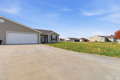 2621 S Brookglen Cir, Manhattan, KS 66502 - photo 2