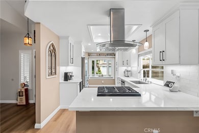 Kitchen - eat in bar top