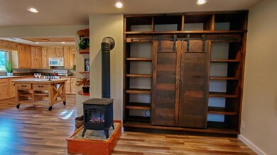 780 NE 12th St, Grants Pass, OR 97526 - photo 5