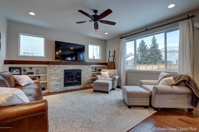 Living Room W/Gas Fireplace