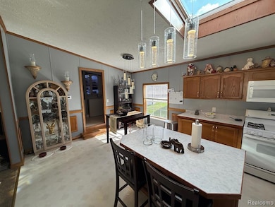 256 Fox Chase Blvd, Grand Blanc, MI 48439 - photo 4