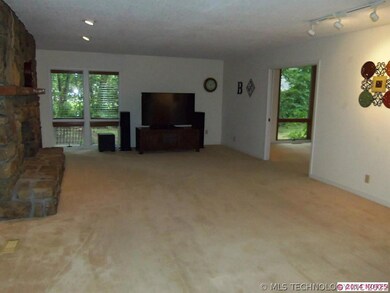 2431 Dorchester Dr, Bartlesville, OK 74006 - photo 4