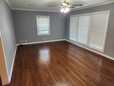 715 W Cleveland St, Alvin, TX 77511 - photo 5