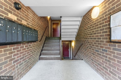 132 Roberts Ln unit 102, Alexandria, VA 22314 - photo 2