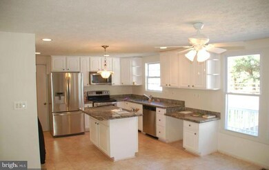 1112 Morningwood Ln, Great Falls, VA 22066 - photo 5