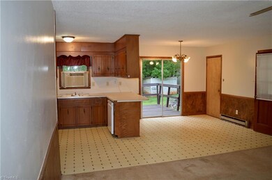 160 E Edison Dr, Statesville, NC 28625 - photo 4