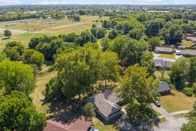 1908 N Chambers Terrace, Claremore, OK 74017 - photo 2