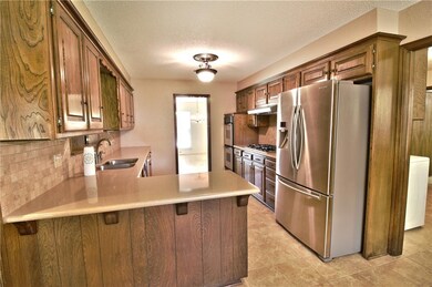 11900 Camelot Place, Oklahoma City, OK 73120 - photo 4