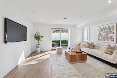 162 Oakwood Ave, Cliffside Park, NJ 07010 - photo 4