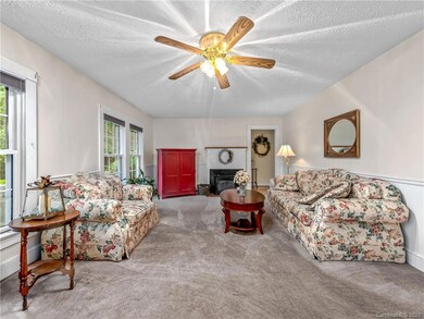 5 Sugarloaf Ln, Hendersonville, NC 28792 - photo 4