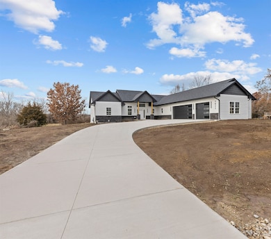 5611 N Vista Ln, Janesville, WI 53548 - photo 2