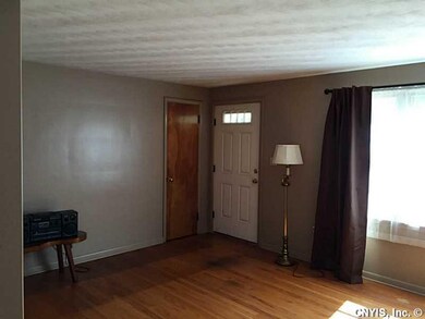 Living Room. New front entrance door (2015) and Be