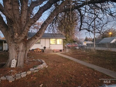 324 S Garland St, Nampa, ID 83686 - photo 2