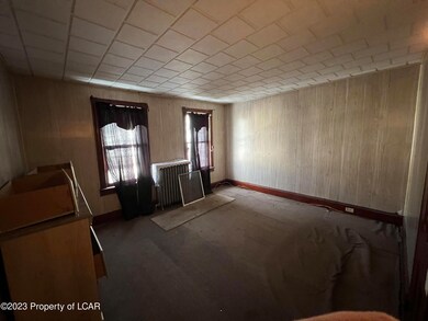 586 Lincoln St, Hazleton, PA 18201 - photo 6