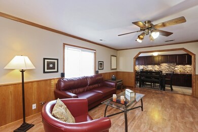 516 Apache Ave, Carpentersville, IL 60110 - photo 3