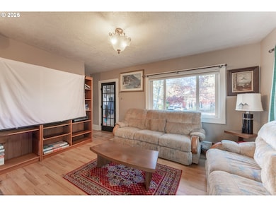 745 16th St NE, Salem, OR 97301 - photo 3