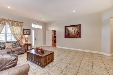 4-Living-Room-Area