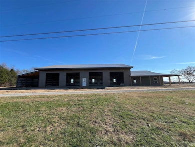 4053 Halfway-Halifax Rd, Scottsville, KY 42164 - photo 5