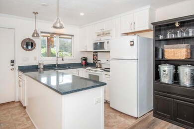 Kitchen - View 1 (1280x850) Breakers