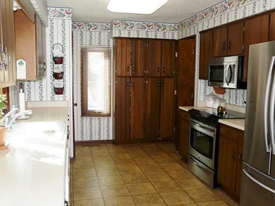 231 Mill Stream Ln, Anderson, IN 46011 - photo 4