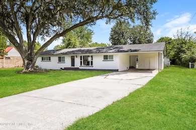 022-photo-front-view-13899667