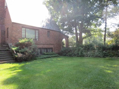 142 Droms Rd, Schenectady, NY 12302 - photo 2