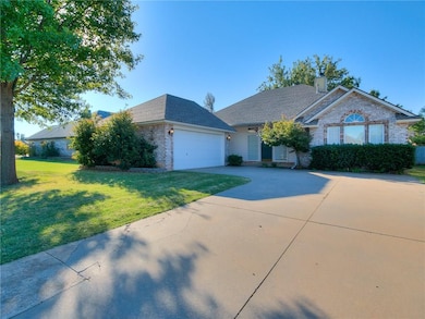 1812 Pebble Creek Blvd, Edmond, OK 73003 - photo 2