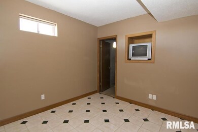 4708 Montana Ave, Davenport, IA 52806 - photo 6
