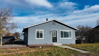 Bungalow with a front yard