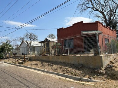 304 E Stewart St, Laredo, TX 78040 - photo 3